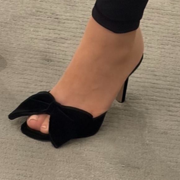 Tom Ford Brigitte Bow Velvet Mules — BNWT / comes with box, duster bags.